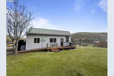 304 Elrod Pl, Maupin, OR 97037 - Photo 1