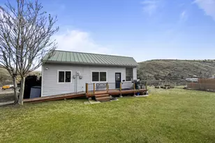 304 Elrod Pl, Maupin, OR 97037 - Photo 1