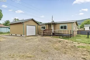 335 Division Ave, Drain, OR 97435 - Photo 1