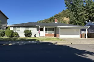 733 W Ballf St, Roseburg, OR 97471 - Photo 1