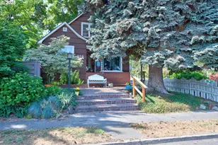 416 W 10th St, The Dalles, OR 97058 - Photo 1