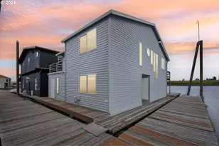 34321 Johnson's Landing Rd, Scappoose, OR 97056 - Photo 1