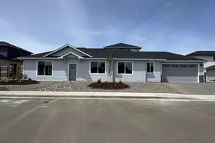 135 Elkton St, Sutherlin, OR 97479 - Photo 1