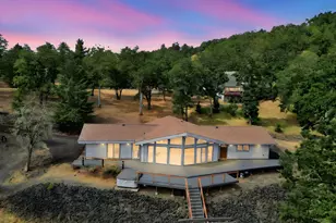 190 Paradise Point Ln, Roseburg, OR 97471 - Photo 1