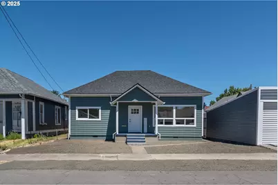 176 SE Hoover Ave, Roseburg, OR 97470 - Photo 1