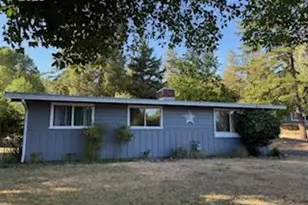 915 E Fourth Ave, Sutherlin, OR 97479 - Photo 1