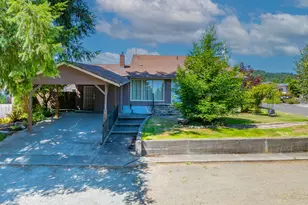 1495 N Hemlock St, Coquille, OR 97423 - Photo 1