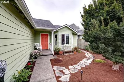 450 9th Ave, Seaside, OR 97138 - Photo 1