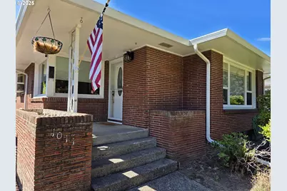 1011 21st Ave, Longview, WA 98632 - Photo 1