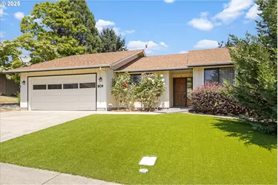 904 NW Carol Dr, Grants Pass, OR 97526 - Photo 1