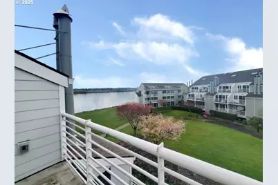 277 N Hayden Bay Dr, Portland, OR 97217 - Photo 1