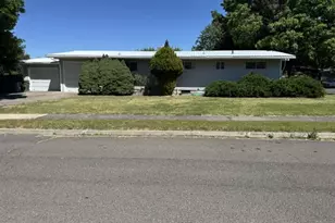 401 3rd St, La Grande, OR 97850 - Photo 1