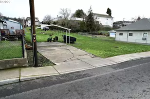 1514 E 10th St, The Dalles, OR 97058 - Photo 1