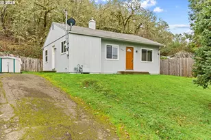 1389 NE Brooklyn Ave, Roseburg, OR 97470 - Photo 1