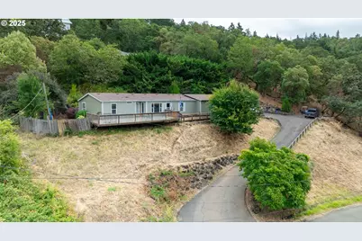 769 SE Fisher Dr, Roseburg, OR 97470 - Photo 1