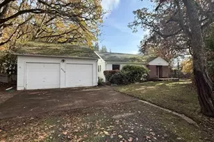 2010 E 26th Ave, Eugene, OR 97403 - Photo 1