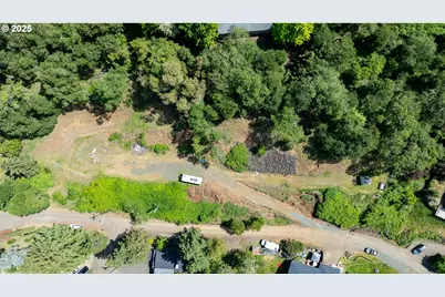 679 SE Fisher Dr, Roseburg, OR 97470 - Photo 7