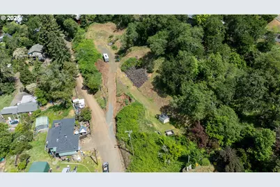 679 SE Fisher Dr, Roseburg, OR 97470 - Photo 5