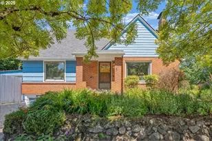 5755 SE Lincoln St, Portland, OR 97215 - Photo 1