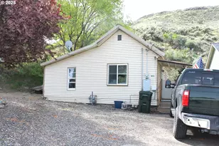 831 Place St, Baker City, OR 97814 - Photo 1