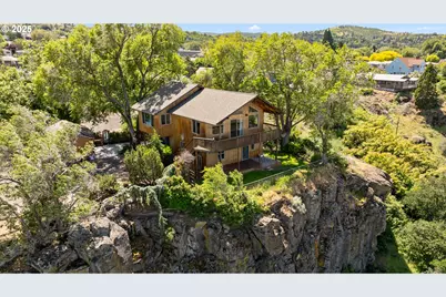 1721 E 8th St, The Dalles, OR 97058 - Photo 1