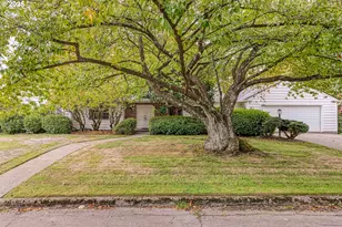 4225 SW 51st Pl, Portland, OR 97221 - Photo 1