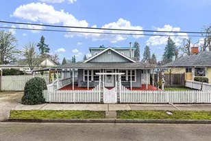 808 N 10th St, Cottage Grove, OR 97424 - Photo 1