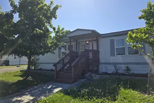 110 Willamina Ln, Roseburg, OR 97470 - Photo 1