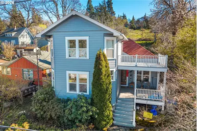 715 Sherman Ave, Hood River, OR 97031 - Photo 1