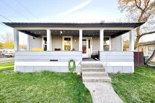 1402 N Cherry St, La Grande, OR 97850 - Photo 1