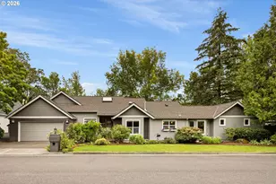 5541 Yorkshire Pl, Lake Oswego, OR 97035 - Photo 1