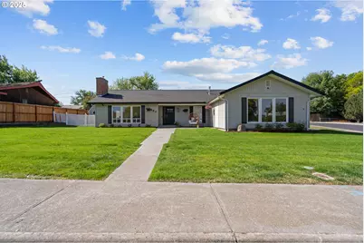 820 E Pine Ave, Hermiston, OR 97838 - Photo 1