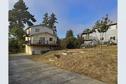616 Pacific Ave, Brookings, OR 97415 - Photo 1