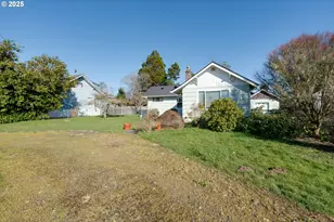 878 NW Warrenton Dr, Warrenton, OR 97146 - Photo 1