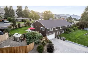 1025 Hillcrest Dr, Baker City, OR 97814 - Photo 1