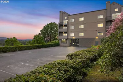4320 S Corbett Ave #211, Portland, OR 97239 - Photo 1