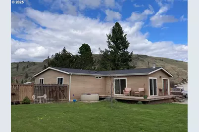 302 W 5th St, Wallowa, OR 97885 - Photo 1