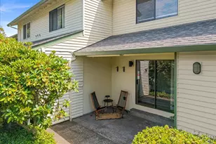 627 N Hayden Bay Dr, Portland, OR 97217 - Photo 1