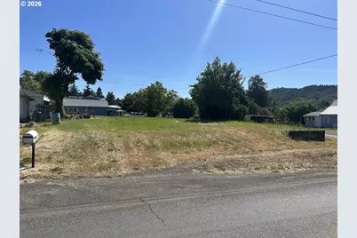 105 NE Pine St, Oakland, OR 97462 - Photo 1
