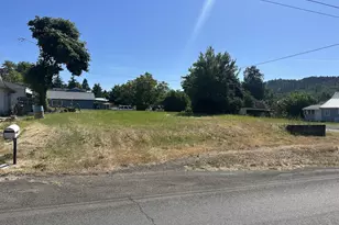 105 NE Pine St, Oakland, OR 97462 - Photo 1