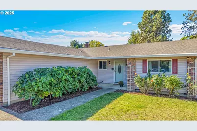 3712 E Madrona Dr, Newberg, OR 97132 - Photo 1