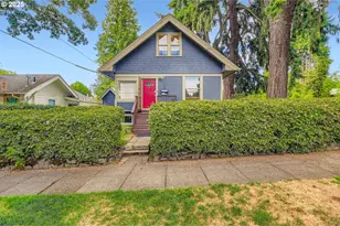 3833 SE Raymond St, Portland, OR 97202 - Photo 1