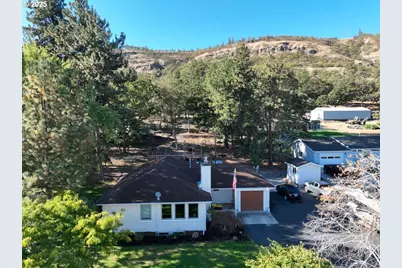 2534 W 10th St, The Dalles, OR 97058 - Photo 1