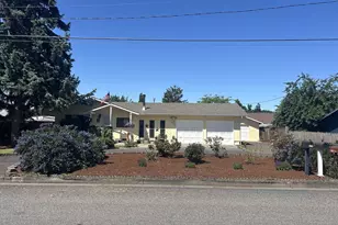 715 N 16th St, Cottage Grove, OR 97424 - Photo 1