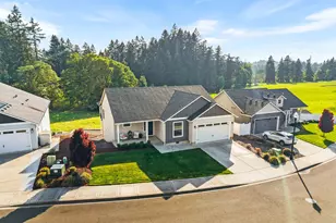 826 W Golden Eagle Dr, La Center, WA 98629 - Photo 1