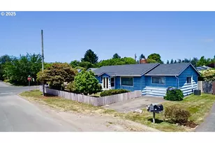 330 Maple St, Brookings, OR 97415 - Photo 1
