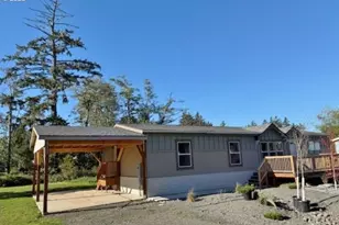 448 Pacific Dr, Hammond, OR 97121 - Photo 1