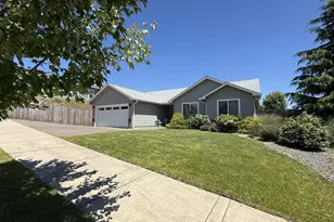 784 Pebble Creek St, Sutherlin, OR 97479 - Photo 1