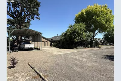 210 S 2nd St, Carlton, OR 97111 - Photo 1