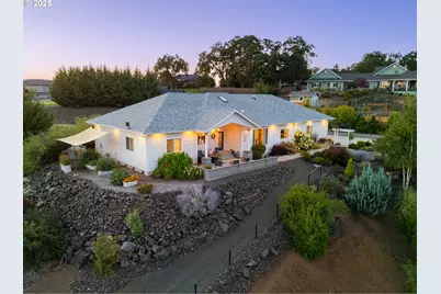 124 Old Barn Ct, Roseburg, OR 97471 - Photo 1